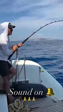 Ο Γιάννης Τσιμιτσέλης και η Κατερίνα Γερονικολού σε σκάφος στο Ιόνιο