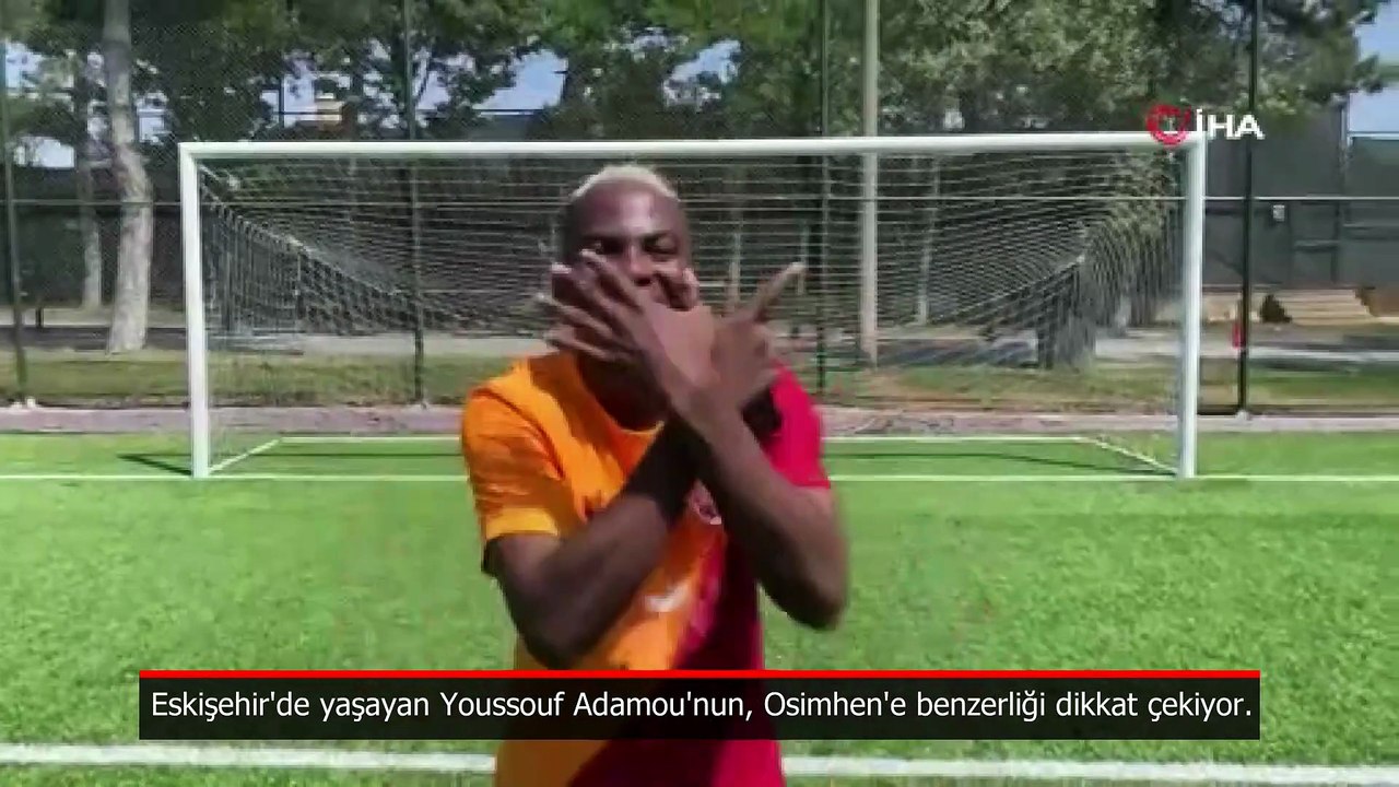 Eskişehir'de yaşayan Kamerunlu Youssouf Adamou'nun, Osimhen'e benzerliği dikkat çekiyor