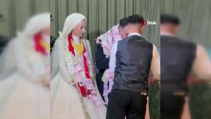 Bursa'da damadı paraya boğdular