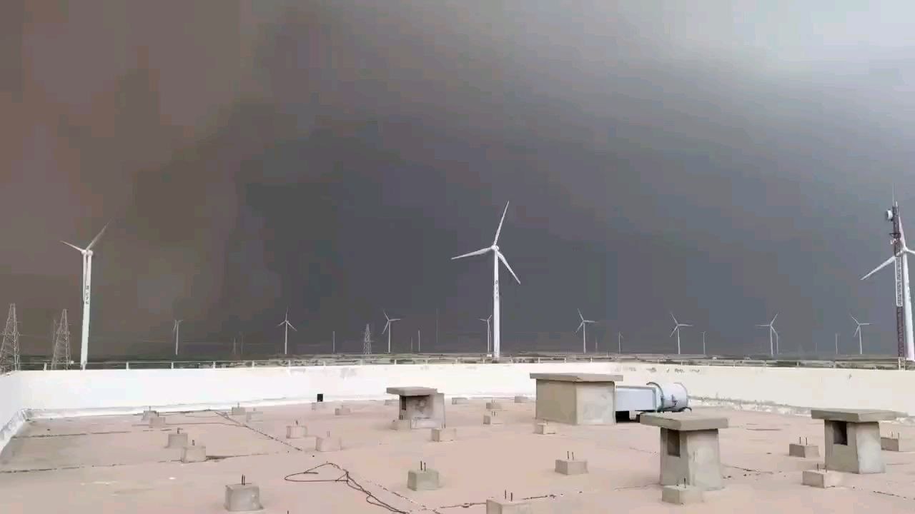 thunderstorm ⛈️ Karachi