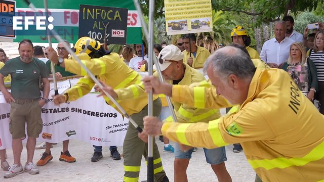 Los bomberos forestales de Cádiz se concentran para denunciar su precariedad laboral