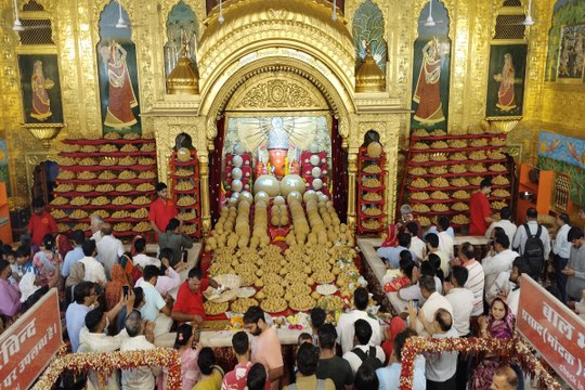 Ganesh Festival 2025 : जयपुर के इस मंदिर में सजी अनोखी मोदक झांकी, वीडियो में देखें श्रद्धालुओं की उमड़ी भीड़