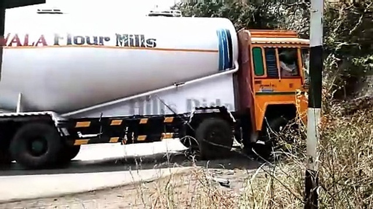 Heavy Load flour mills 1Lorry Hairpin Bend Turning Dhimbam Hills Road