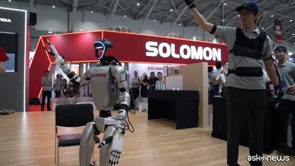 Dal calligrafo al cuoco, le abilità dei robot allo show di Taipei