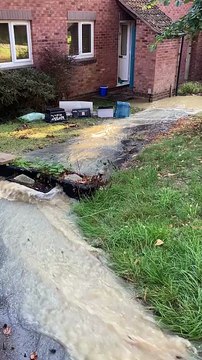 Shocking footage shows bad flooding in area of Northampton as leak causes destruction