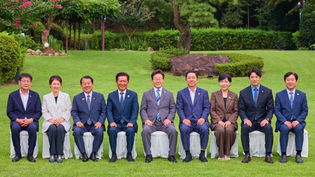 이 대통령, 여 지도부와 만찬... 추석 전 검찰개혁 재확인 / YTN