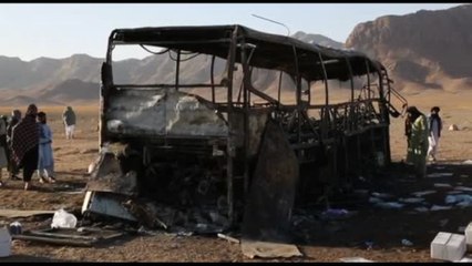 Afghanistan, a fuoco un autobus che trasportava migranti, 78 morti