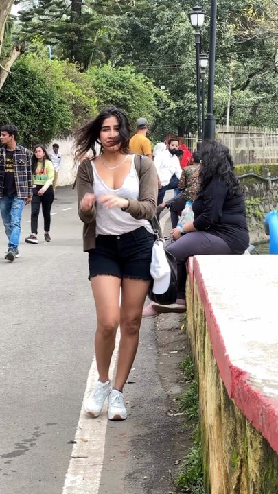 Sofia's new look, make this video viral on dailymotion, this video should reach millions and should earn this much