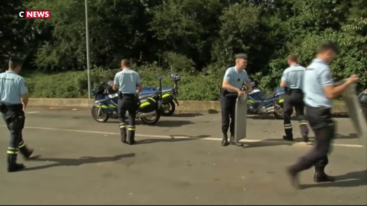 Violences policières : la classe politique débat sur la plateforme X