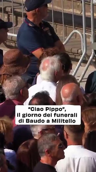 "Addio a Pippo Baudo: Oggi i Funerali a Militello in Val di Catania, Folla in Coda per l'Ultimo Saluto"