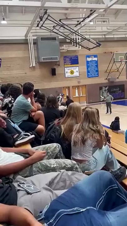Kid attacks a teacher and gets put in a suplex by a police officer