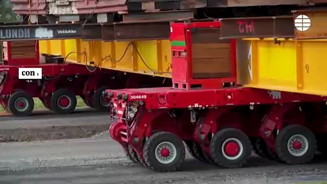 Trasladan 5 kilómetros una histórica iglesia sueca de 600 toneladas de madera roja