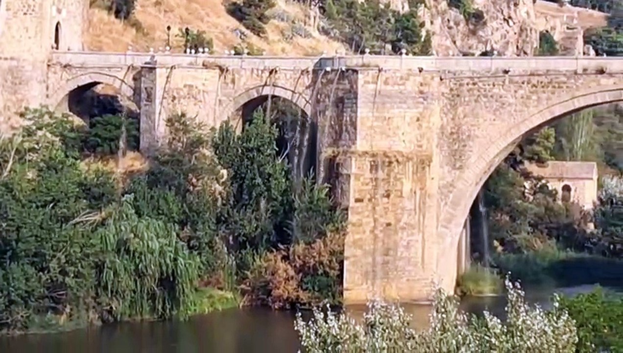 La rotura de una importante cañería de abastecimiento, proveniente del Cerro de los Palos, ha convertido en ríos varias calles del Casco y ah dejado sin suministro de agua a algunas zonas