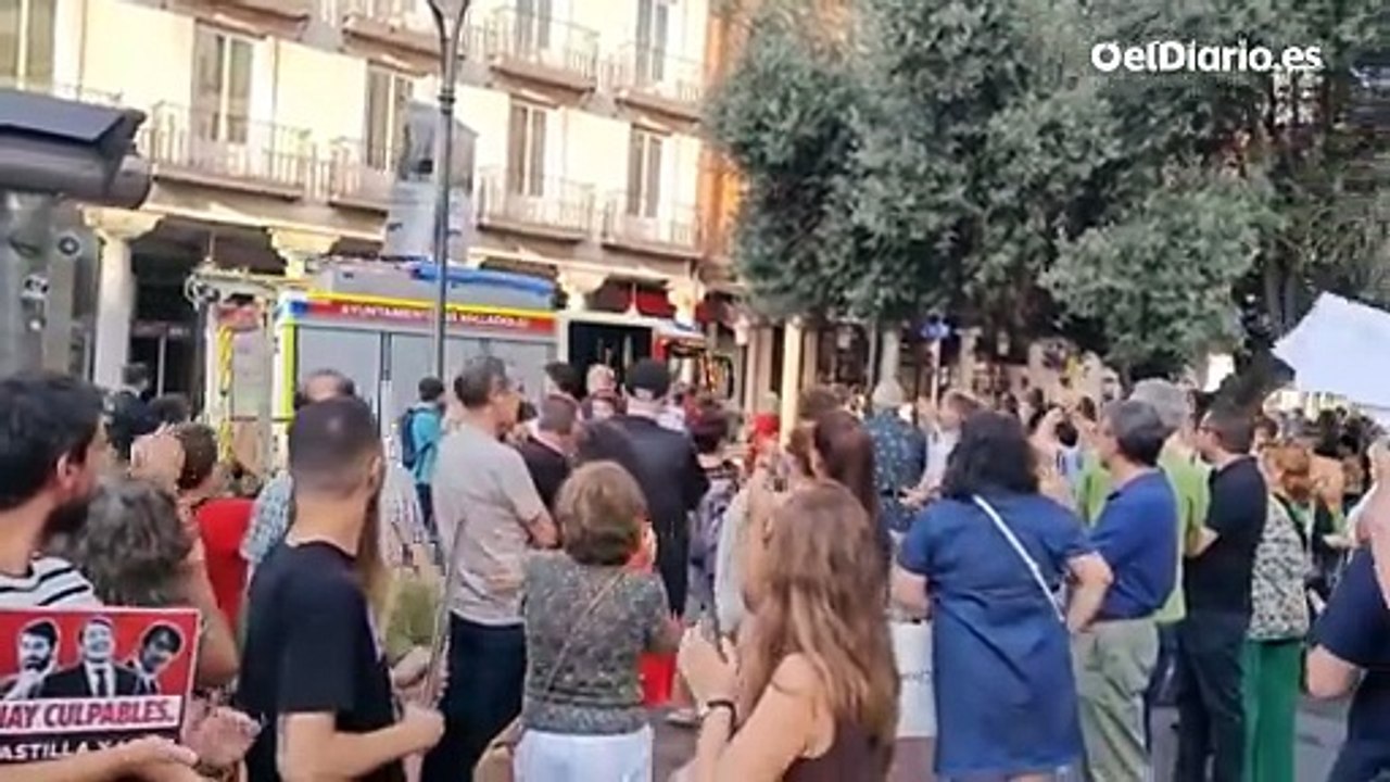 El clamor ciudadano de las dimisiones de Mañueco y Quiñones llega a Valladolid: “Castilla y León quemada por la Junta”