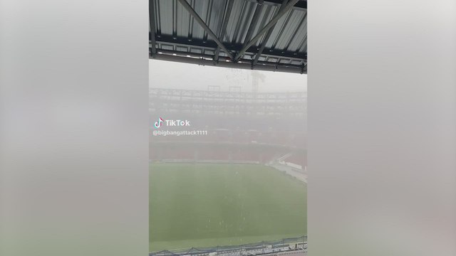 Continúan los problemas para el Barça: se inunda el Camp Nou con una tormenta de verano
