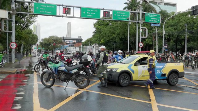 Esquema de Segurança da Polícia Militar Durante Protesto de Motociclistas por Aplicativo em Recife - Cresce o Pedido por Maior Proteção contra Roubos