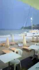 Catamarano spiaggiato all'Elba, salvi i passeggeri