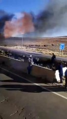 cisterna envuelta en llamas