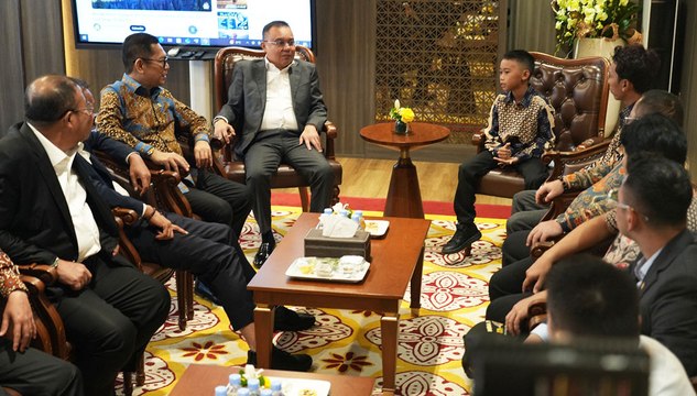 Raihan, Bocah Panjat Tiang Bendera Mendapat Bantuan Pendidikan dari DPR