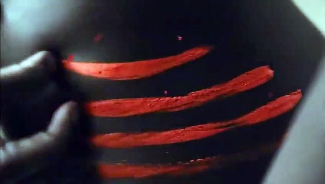 Regardez la publicité pour le savon Sanex, interdite, car elle véhicule un stéréotype racial selon lequel la peau noire poserait problème et la peau blanche serait supérieure