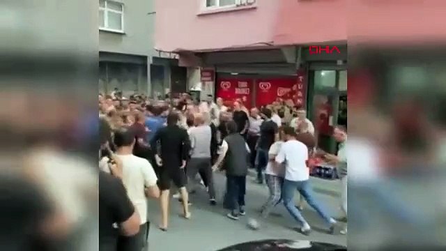 İstanbul'da kadına şiddete linç girişimi: Polis şüpheliyi mahallelinin elinden zor aldı!