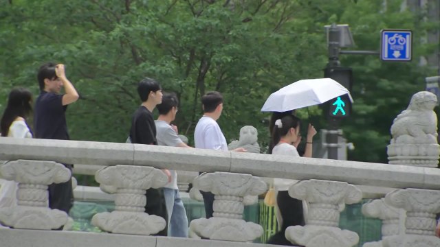 [날씨] 절기 처서 앞두고, 35℃ 안팎 더위...전국 곳곳 소나기 / YTN