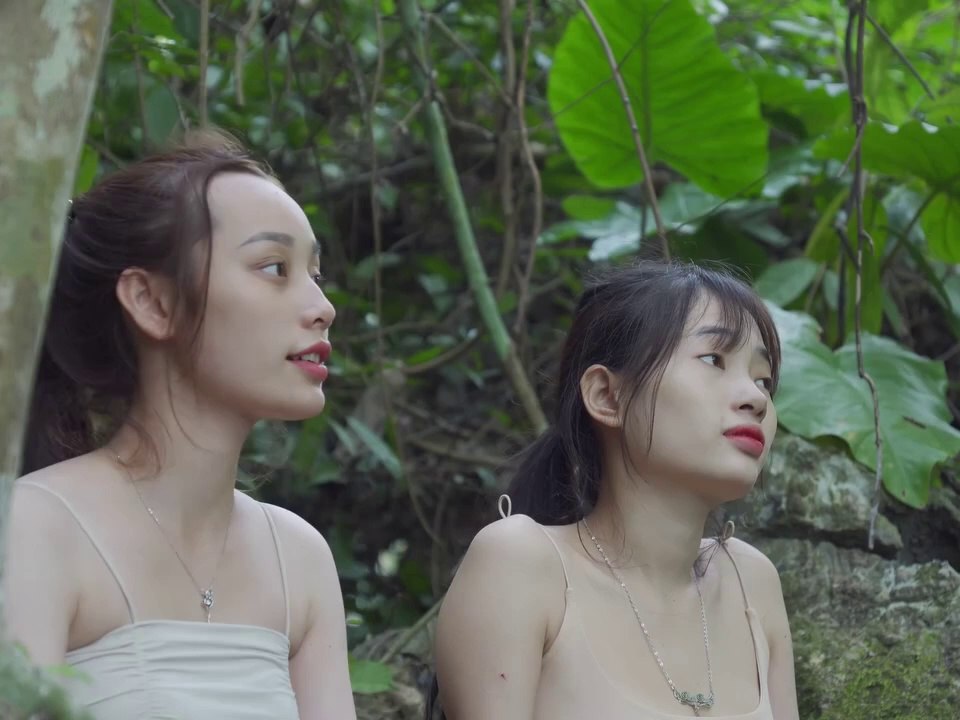 🌿2 YOUNG ASIAN GIRLSURVIVE IN THE WILD FOREST #NatureLovers #RelaxingNature #CampingVibes #AdventureTravel #SummerCamping #PeacefulNature #ScenicNature