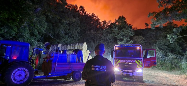 Salario mínimo, plus de peligrosidad a 2 euros la hora y escasa formación: las condiciones tercermundistas en las que trabajan los bomberos en Castilla y León
