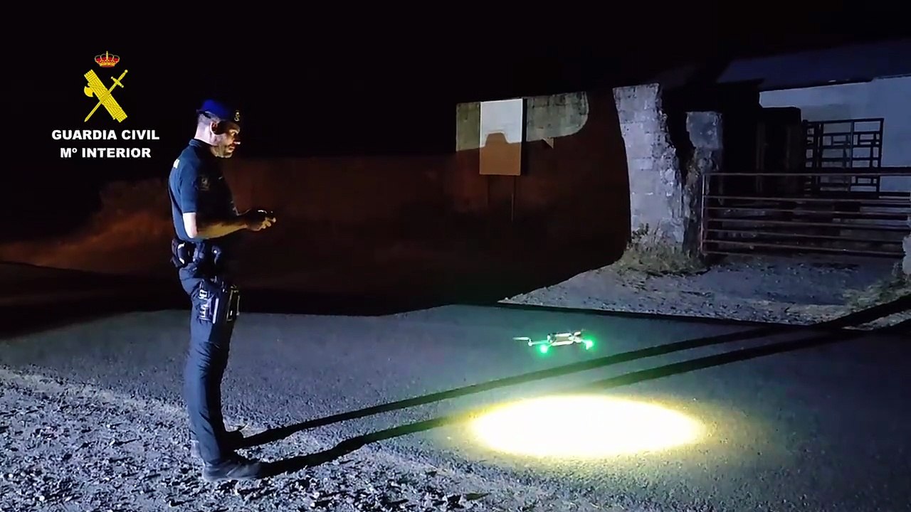 Drones de la Guardia Civil prestan apoyo a las labores de extinción del incendio de Jarilla, en Cáceres.