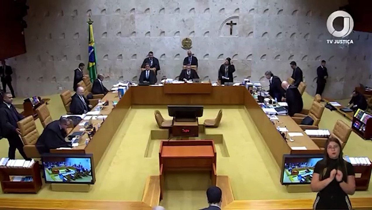 La Policía brasileña denuncia al expresidente Bolsonaro y a su hijo por "coacción" al Supremo