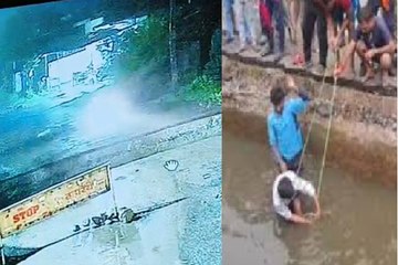 पुलिया के गड्ढे में गिरा बाईक सवार युवक