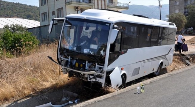 Midibüs şarampole düştü: 9 yaralı