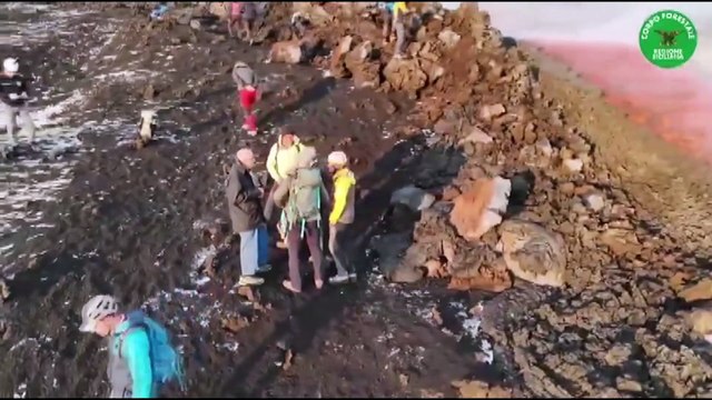 Sull'Etna ora tre bocche effusive: le immagini suggestive riprese dal drone