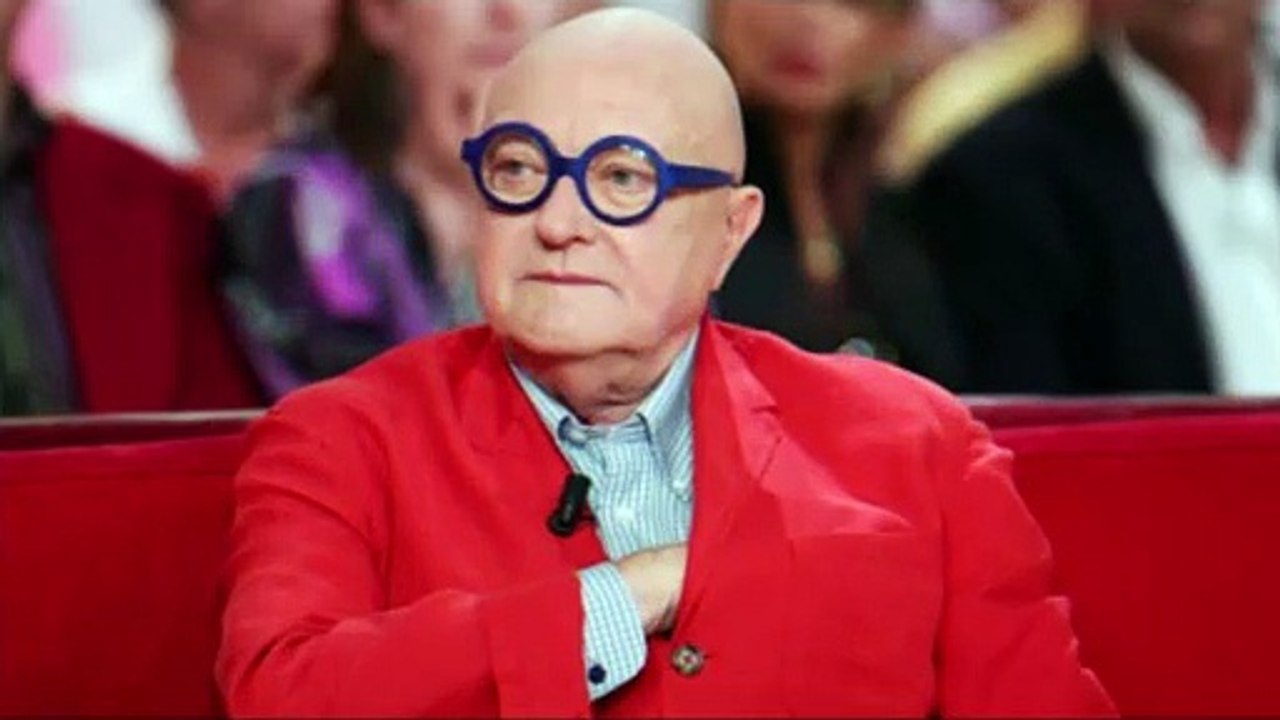 N8: générique canapé rouge (2016)