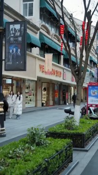 Everyone Ignored the Old Man Being Bullied, Only a Poor Girl Helped. CEO Saw It All and Fell for Her