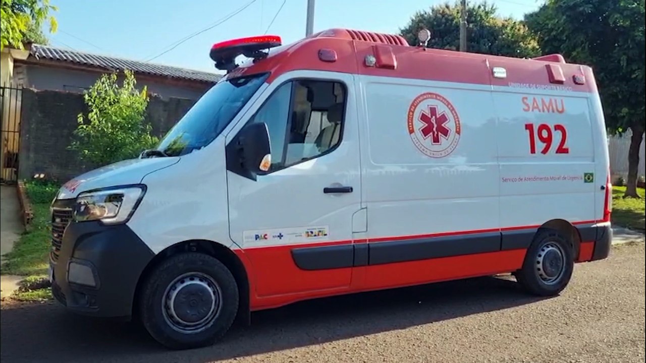 Jovem surta, quebra móveis e ameaça familiares com faca no Santa Felicidade