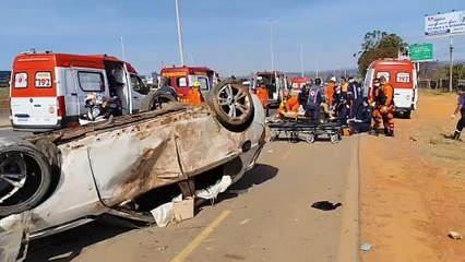 Grave acidente deixa seis pessoas feridas na BR-020, descida do Colorado