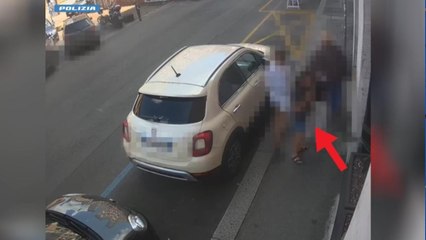 Il video del borseggio in centro a Bologna: anziano seguito e derubato da due donne