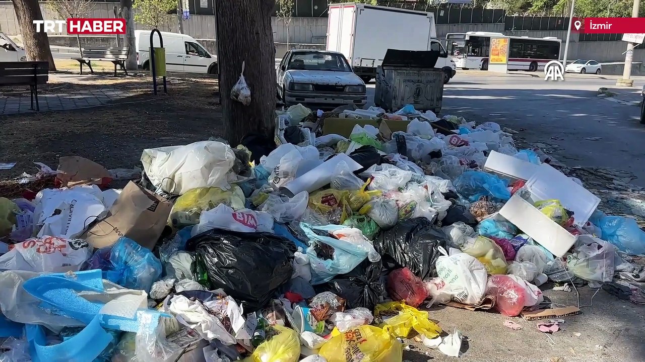 İzmir'de vatandaşlar çöp sorununun çözülmesini bekliyor