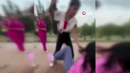 Mersin'de kızlar arasında kavga kamerada