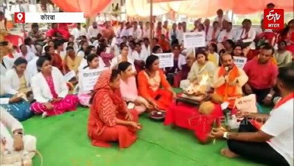 NHM के हड़ताली कर्मियों का अनोखा प्रदर्शन, PM-CM का मुखौटा लगाए लोगों के सामने किया डांस