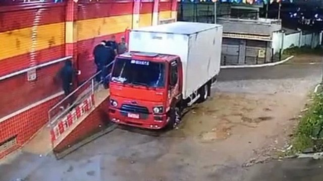 Prisão de Quadrilha por Roubo a Supermercado em Camaragibe: Detalhes, Investigações e Implicações Legais
