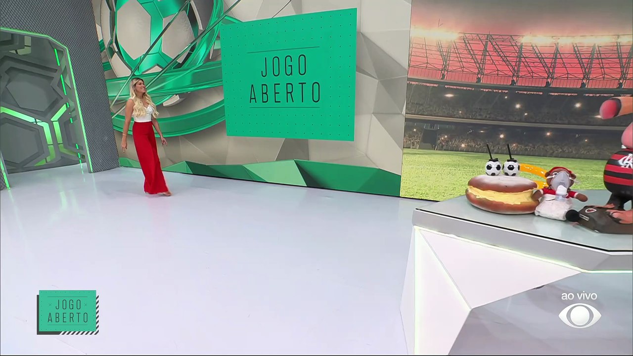 Zoeira Jogo Aberto: Renata Fan chega com “Chuva de Prata” após eliminação do Inter para o Flamengo
