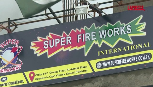Pakistan, esplosione in un deposito di fuochi d'artificio: almeno 25 feriti