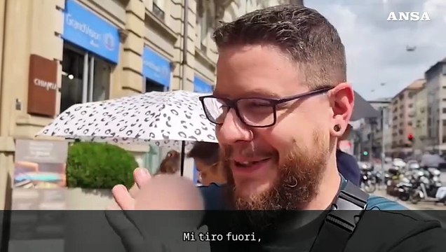 Labubu mania, i commenti fra i cacciatori in coda a Milano