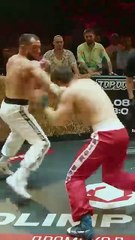 Gaucher ouzbek contre professeur. Combat pour le titre