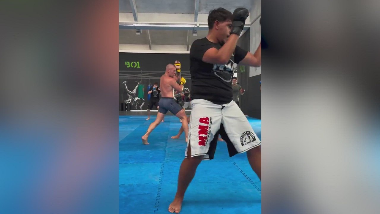 Un peleador amateur intenta derribar a McGregor y lo que sucede era totalmente esperable