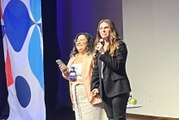 Esteticista de Umuarama registra momento com atriz Giovanna Antonelli em evento em Curitiba