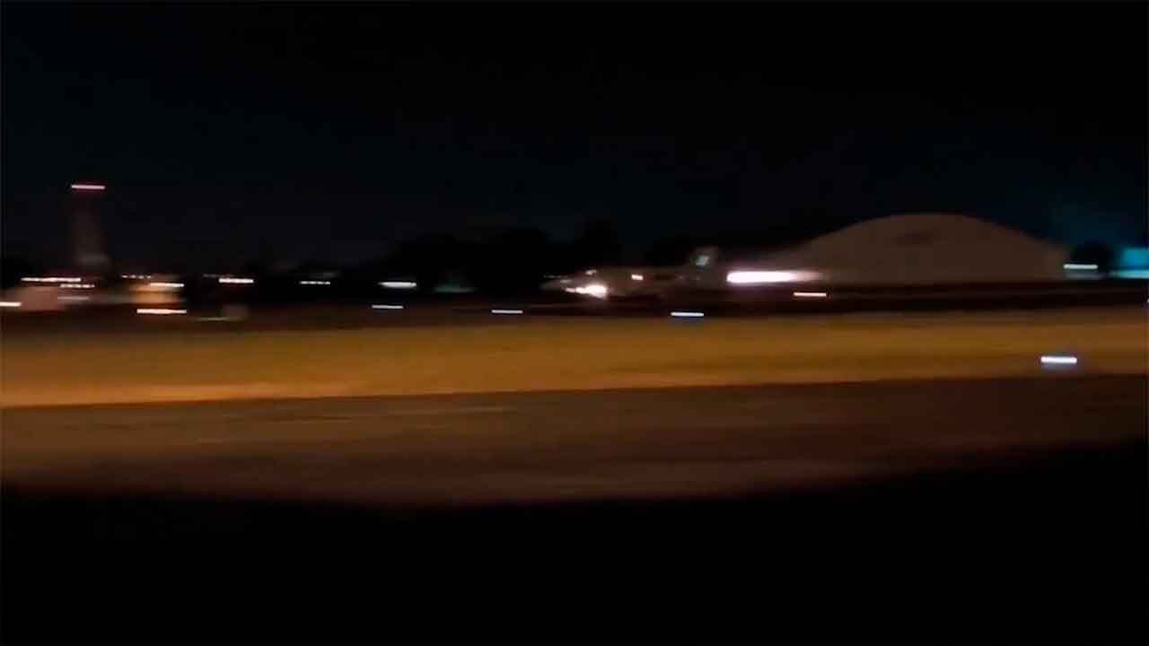 Maleisische Luchtmacht F/A-18D Hornet stort neer tijdens start in Kuantan