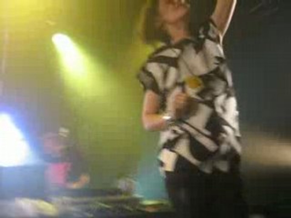 16.05.08 - Yelle au BBC